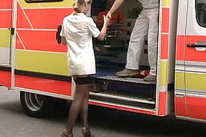 床底视角女神足交踩射